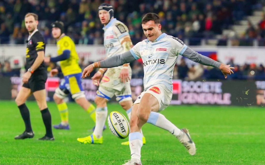 Racing 92 player kicking the ball for a restart