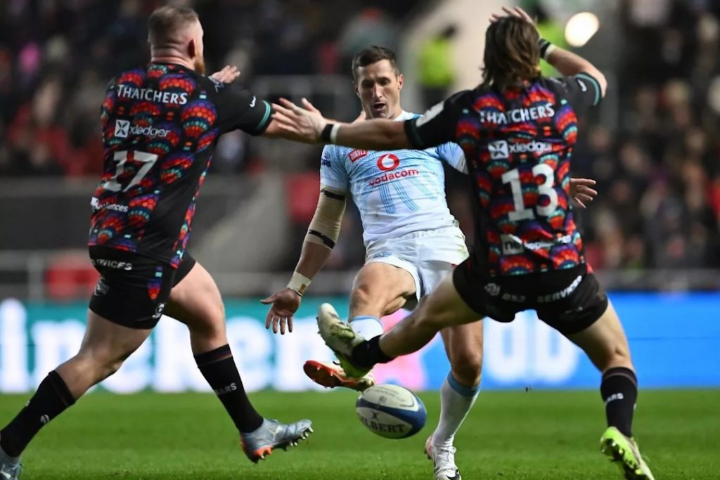 Bristol Bears rugby players trying to block a kick