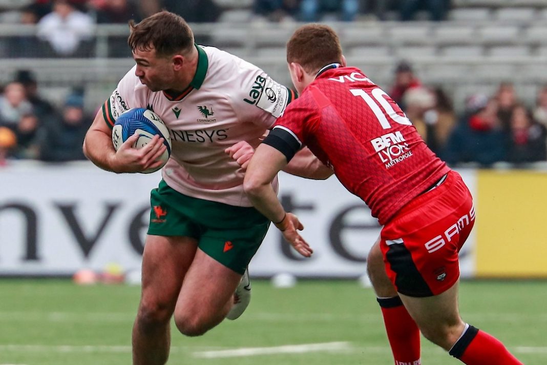 Connacht Rugby player running with the ball bracing for a tackle