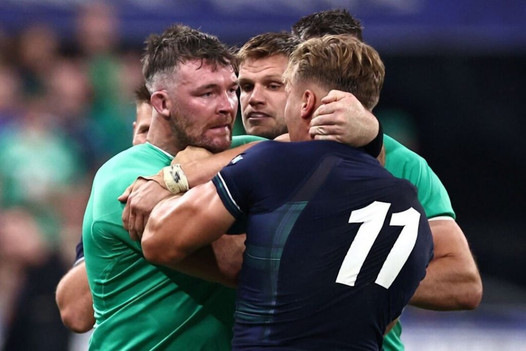 Peter O'Mahony fighting a Scottish Rugby player