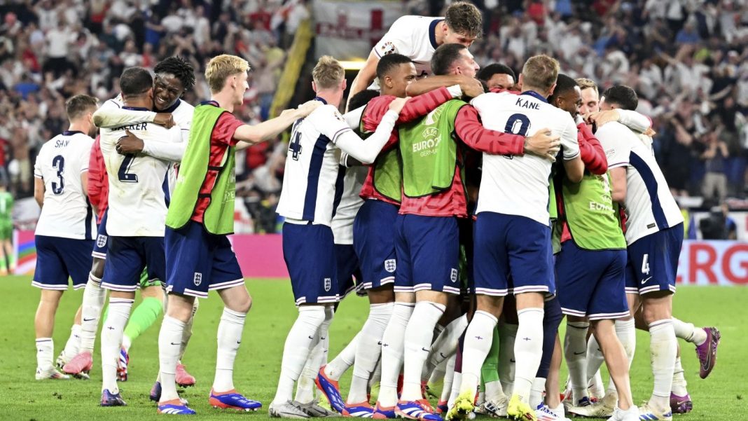 England players celebrating the win against the Netherlands