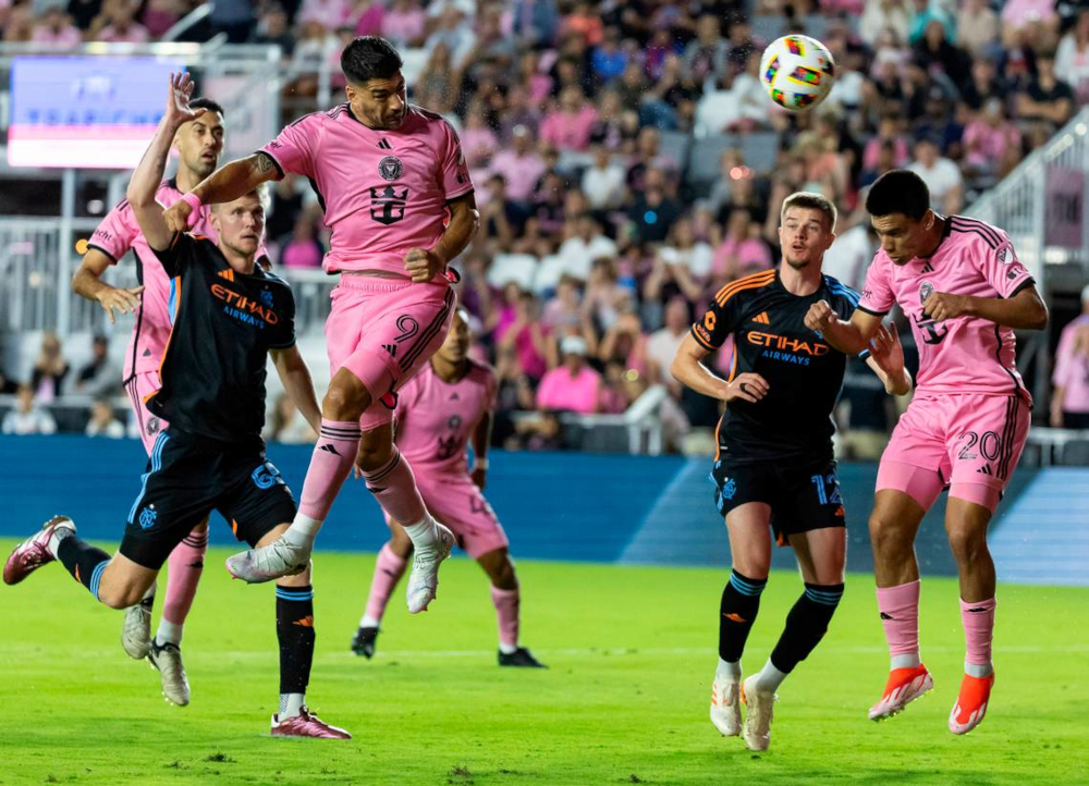 Luis Suarez scores a header for Inter Miami