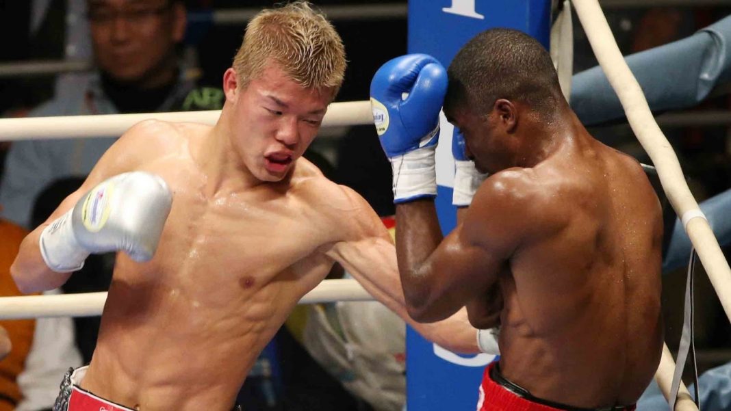 Tomoki Kameda punching a fighter in the ring