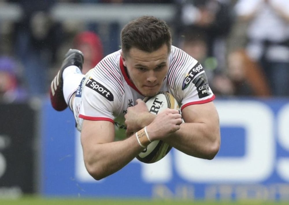 Jacob Stockdale scoring a try.